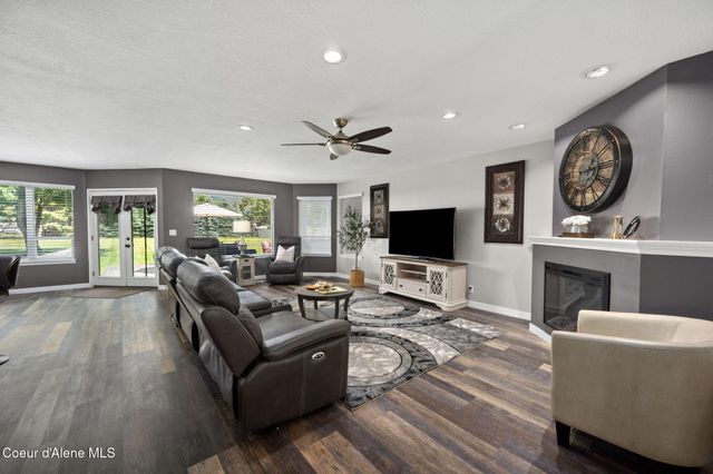 6928 N 4th ST, Dalton Gardens, ID 83815