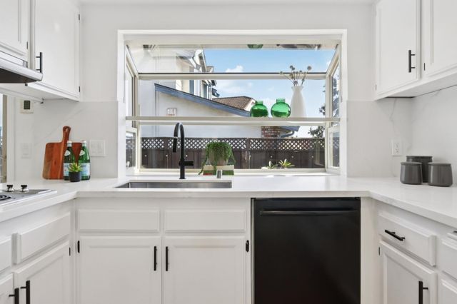 1100 Ramblewood Way, San Mateo, CA 94403