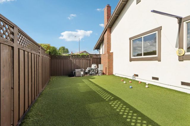 1100 Ramblewood Way, San Mateo, CA 94403