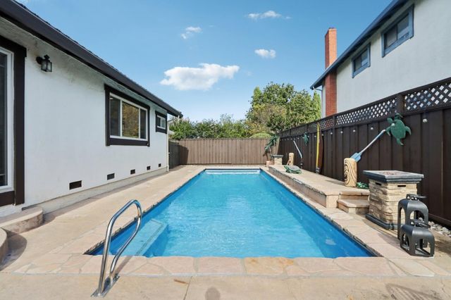 1100 Ramblewood Way, San Mateo, CA 94403