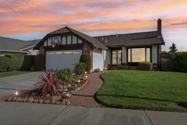 1100 Ramblewood Way, San Mateo, CA 94403