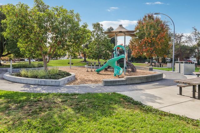 1100 Ramblewood Way, San Mateo, CA 94403