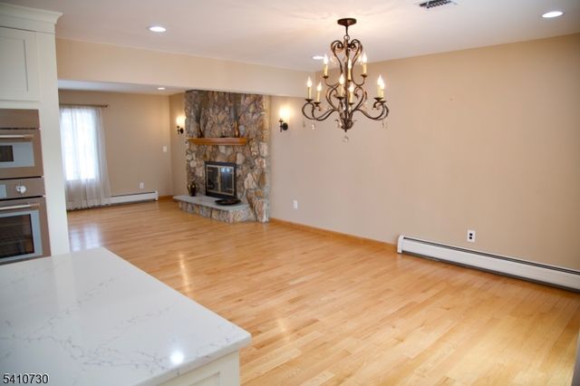 2 Edith Ct, East Hanover Twp., NJ 07936