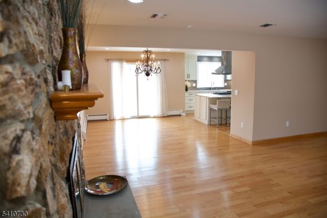 2 Edith Ct, East Hanover Twp., NJ 07936