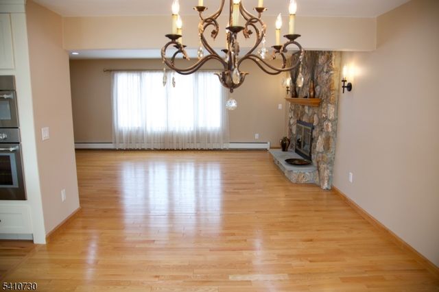 2 Edith Ct, East Hanover Twp., NJ 07936