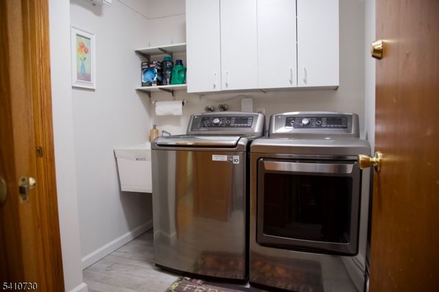 2 Edith Ct, East Hanover Twp., NJ 07936