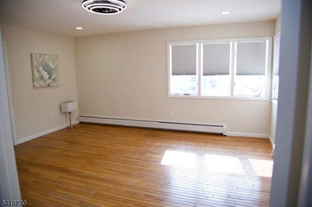 2 Edith Ct, East Hanover Twp., NJ 07936