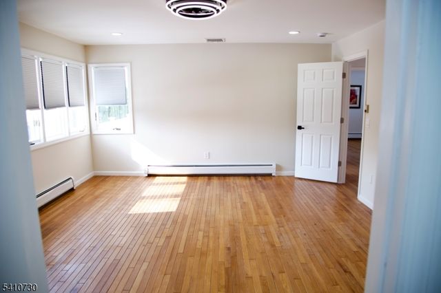 2 Edith Ct, East Hanover Twp., NJ 07936