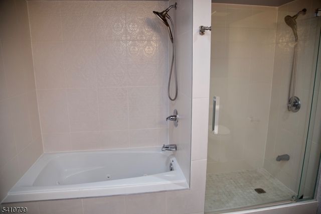 2 Edith Ct, East Hanover Twp., NJ 07936