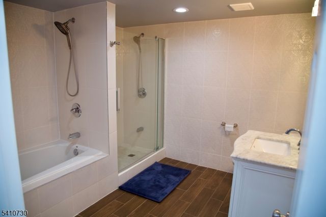 2 Edith Ct, East Hanover Twp., NJ 07936