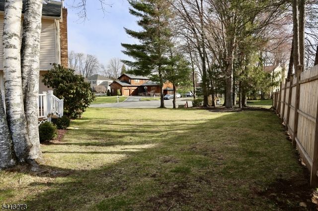 2 Edith Ct, East Hanover Twp., NJ 07936