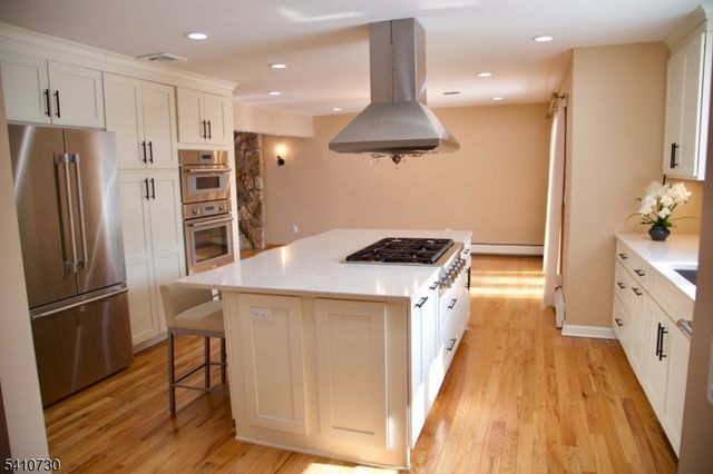 2 Edith Ct, East Hanover Twp., NJ 07936