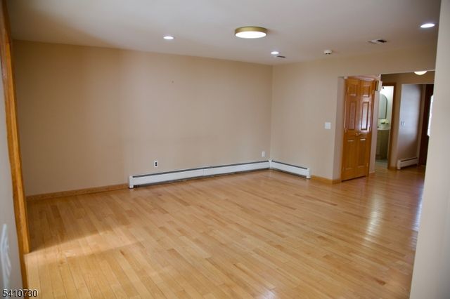 2 Edith Ct, East Hanover Twp., NJ 07936