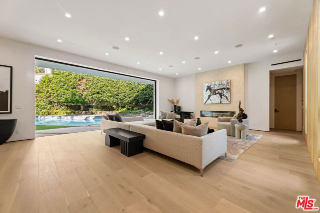 11929 Brentwood Grove Drive, Los Angeles, CA 90049