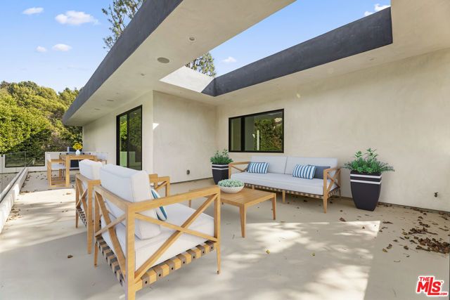11929 Brentwood Grove Drive, Los Angeles, CA 90049