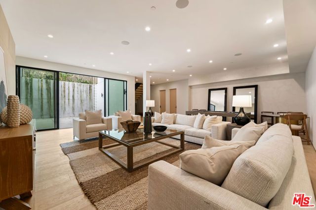 11929 Brentwood Grove Drive, Los Angeles, CA 90049