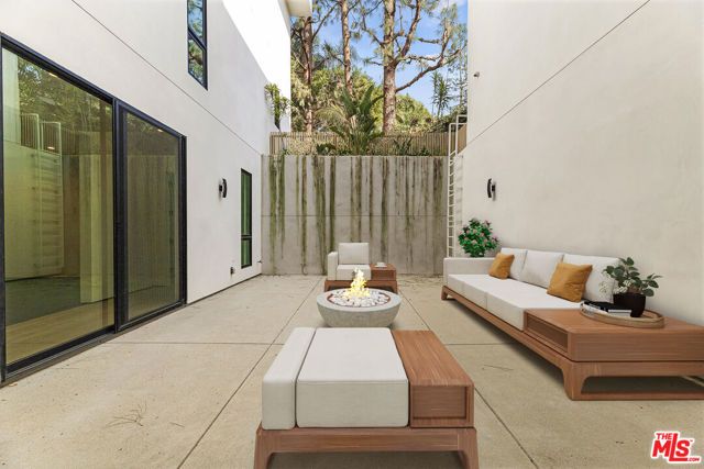 11929 Brentwood Grove Drive, Los Angeles, CA 90049