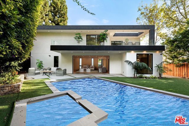 11929 Brentwood Grove Drive, Los Angeles, CA 90049