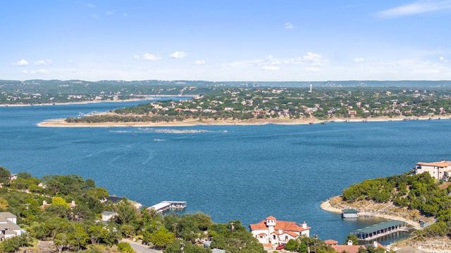 2742 Tradewind DR, Spicewood, TX 78669