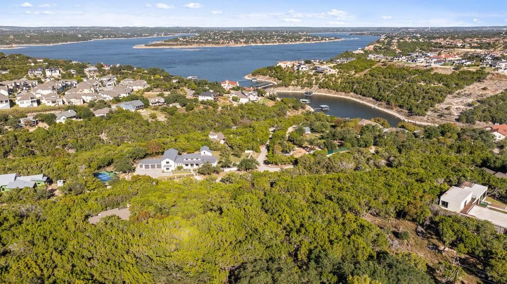 2742 Tradewind DR, Spicewood, TX 78669