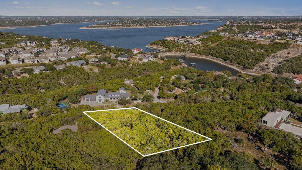 2742 Tradewind DR, Spicewood, TX 78669