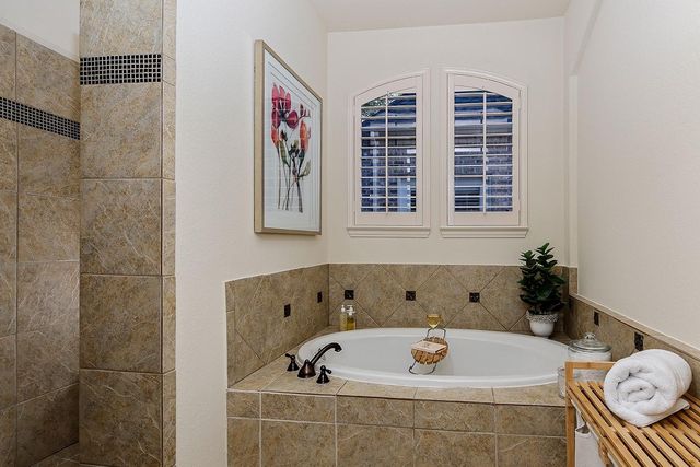 55 Mason Pond Place, The Woodlands, TX 77381