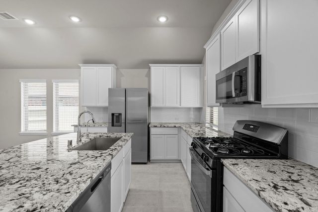 2011 Oak Leaf Court, Manvel, TX 77578