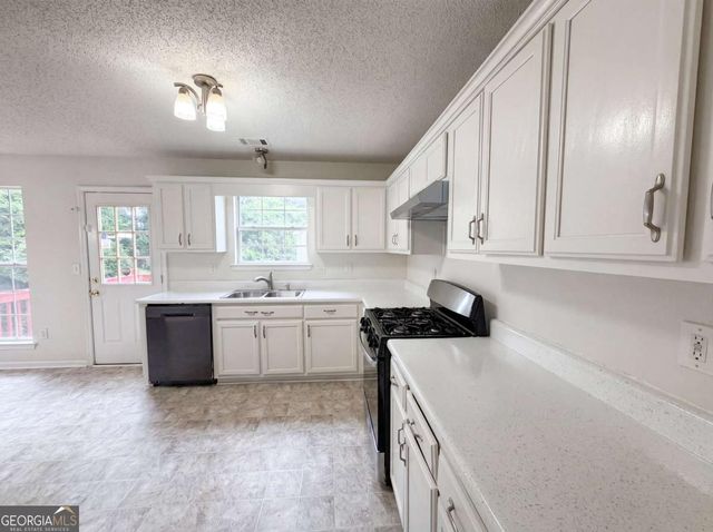 2690 Lolli Court, Ellenwood, GA 30294