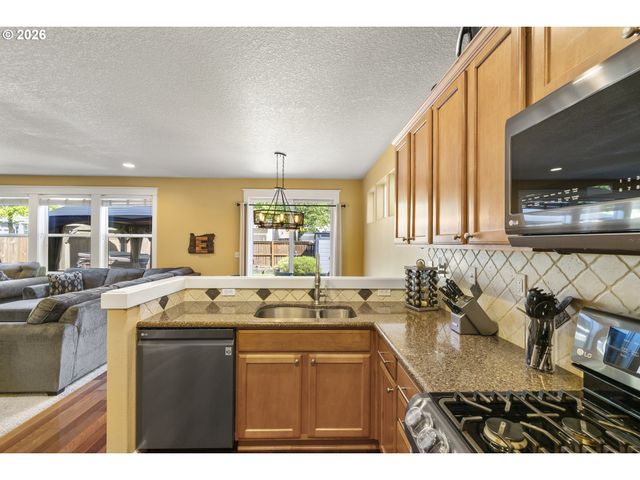 328 N OAK LEAF St, Newberg, OR 97132