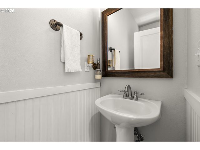 328 N OAK LEAF St, Newberg, OR 97132