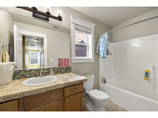 328 N OAK LEAF St, Newberg, OR 97132