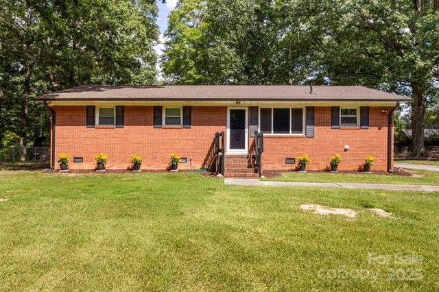 308 Forest Park Road, Matthews, NC 28104