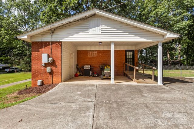 308 Forest Park Road, Matthews, NC 28104