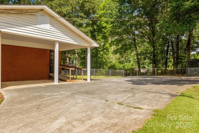 308 Forest Park Road, Matthews, NC 28104