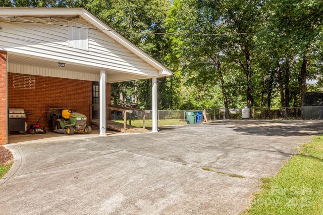 308 Forest Park Road, Matthews, NC 28104
