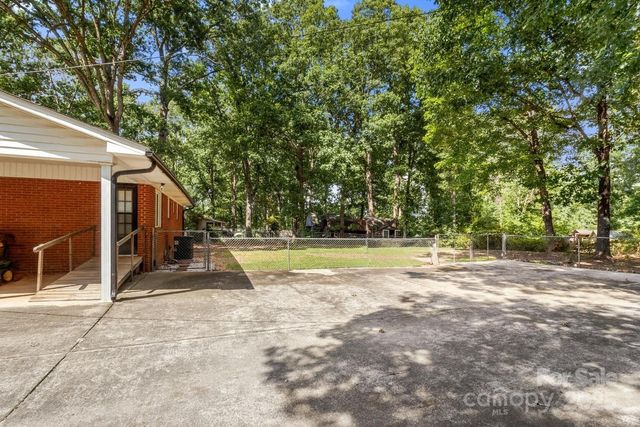 308 Forest Park Road, Matthews, NC 28104