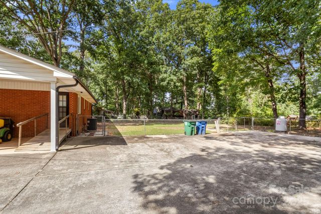 308 Forest Park Road, Matthews, NC 28104