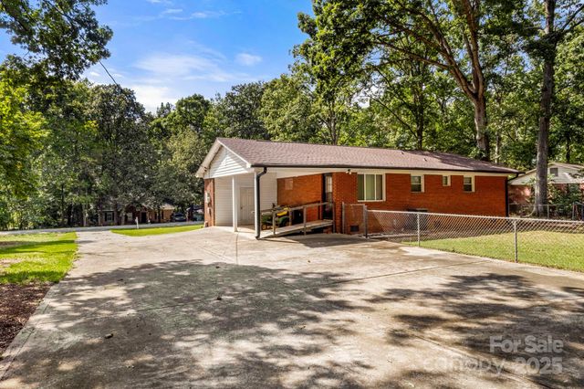 308 Forest Park Road, Matthews, NC 28104