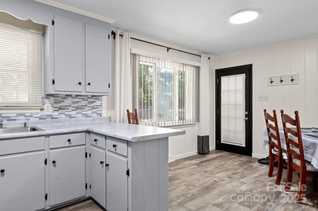 308 Forest Park Road, Matthews, NC 28104
