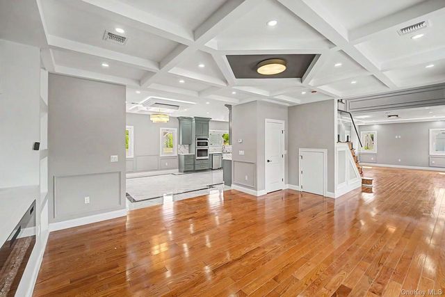 16 Violet Avenue, Hicksville, NY 11801