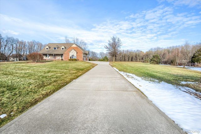845 Oak Tree Lane, Lapeer Township, MI 48446
