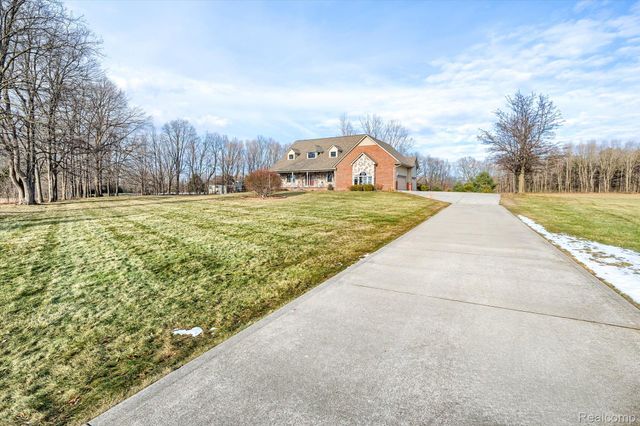 845 Oak Tree Lane, Lapeer Township, MI 48446