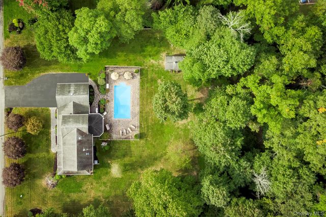 12 Canterbury Lane, Suffern, NY 10901