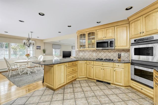 12 Canterbury Lane, Suffern, NY 10901