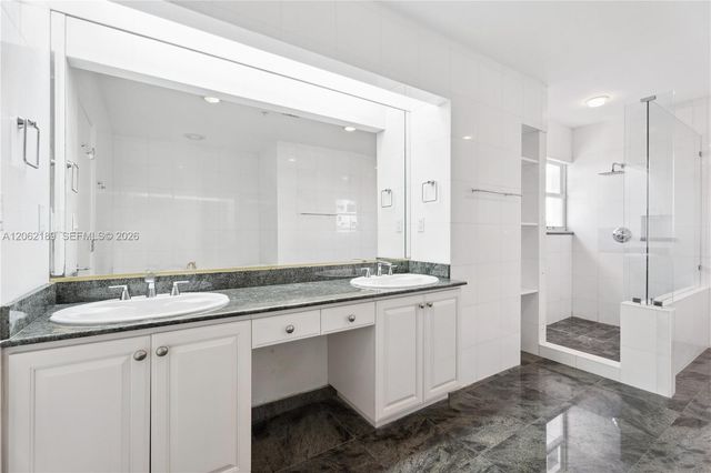 1402 Brickell Bay Dr 1601, Miami, FL 33131