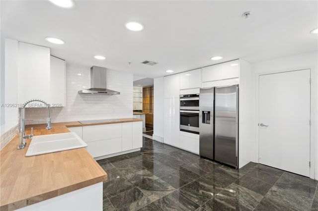 1402 Brickell Bay Dr 1601, Miami, FL 33131