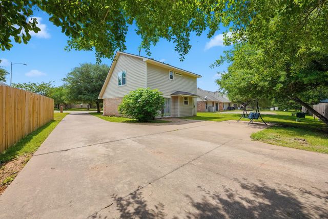 2415 Pintail Loop, College Station, TX 77845