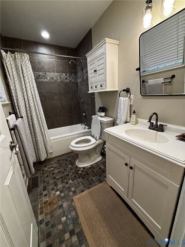 450 Newtown Rd, White Stone, VA 22578