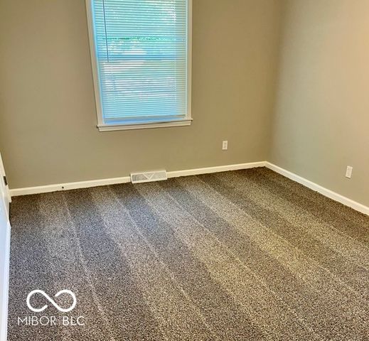 701 S Sycamore Road, Seymour, IN 47274