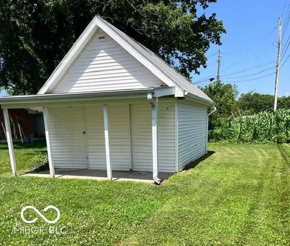 701 S Sycamore Road, Seymour, IN 47274